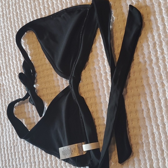 Bikini - Picture 3 of 7